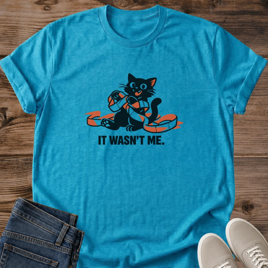 Humorous Cat Design Vintage Graphic Tee Funny Animal Shirt Perfect Cat Lover Gift Soft Comfortable Fabric Casual Crew Neck Style It Wasn't Me Print Conversation Starter Wear Everyday Outfit Essential Pet Owner Present Lightweight Natural