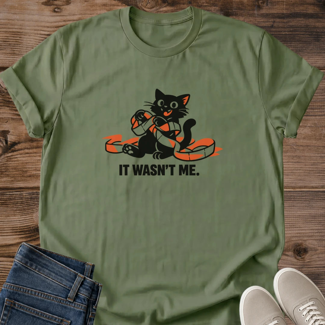 Funny Cat Shirt Vintage Graphic Tee Cat Lover Gift Perfect Present For Pet Owner Soft Lightweight Fabric Comfortable Crew Neck Design Humorous It Wasn't Me Print Casual Everyday Wear Conversation Starter Shirt Natural Texture Style Lounging
