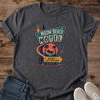 Cat Lover Apparel Retro Beach Design Vintage Motel Theme Graphic Tee Perfect Gift For Feline Enthusiast Soft Cotton Shirt Comfortable Unisex Fit White Casual Wear 1960s Roadside Style Americana Beach Aesthetic Vacation Theme Fashion Cat