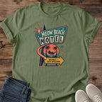 Vintage Cat Tee Retro 1960s Design Beach Motel Theme Roadside Americana Style Graphic Shirt Cat Lover Apparel Soft Lightweight Cotton Unisex White Tee Comfortable Fit Perfect Gift For Cat Enthusiast Casual Wear Essential Vacation Vibes