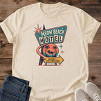 Novelty Cat Shirt Retro Beach Motel Design Vintage Roadside Sign Style Cat Lover Gift Perfect Present For Feline Enthusiast Soft Cotton Tee Comfortable Unisex Fit White Graphic Shirt Casual Everyday Wear Vacation Theme Apparel 1960s