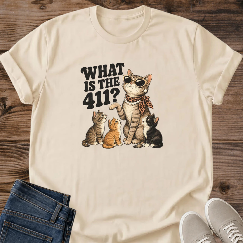 Cat Mom Gift Perfect Birthday Present Funny Tabby Shirt Retro Graphic Design Sassy Cat Wearing Sunglasses Pearl Necklace Leopard Print Scarf Vintage Style Tee Novelty Apparel Cat Lover Collection Casual Wear Outfit Statement Piece Pet Owner